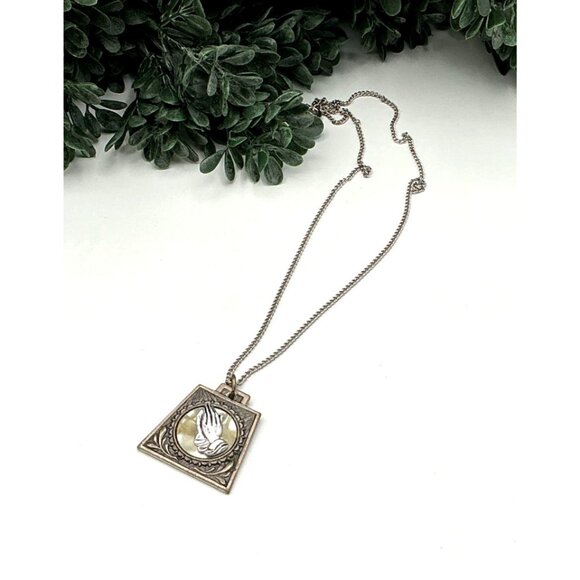 Vintage Silver Tone Chain Necklace With Praying Hands and Serenity Prayer on bac - Picture 2 of 4